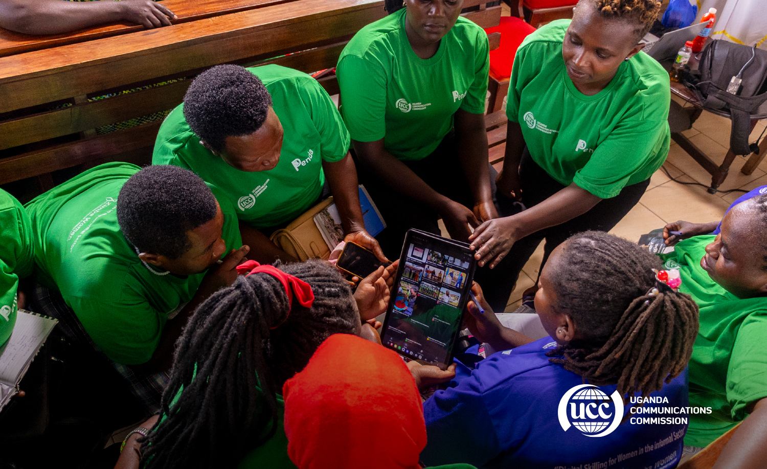 Small-group circle exploring mobile commerce and communication tools to adapt informal businesses to the digital age.